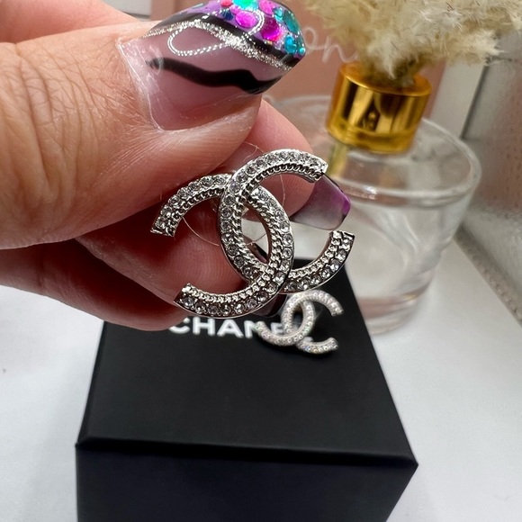 Chanel Classic Crystals CC Stud Earrings - Picture 5 of 8